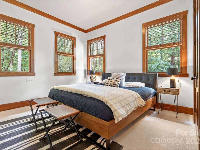 1077 Ten Whigs Ridge, Nebo, NC 28761.  MLS# CAR4288213, YatesRealty ID 33293. 