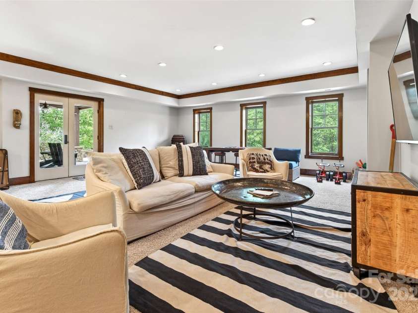 1077 Ten Whigs Ridge, Nebo, NC 28761.  MLS# CAR4288213, YatesRealty ID 33293. 