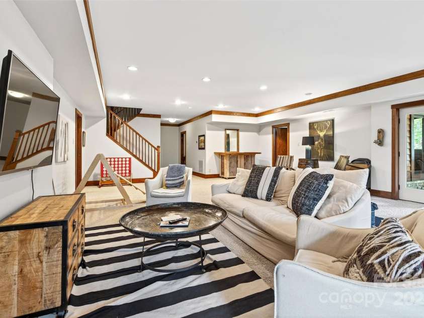 1077 Ten Whigs Ridge, Nebo, NC 28761.  MLS# CAR4288213, YatesRealty ID 33293. 