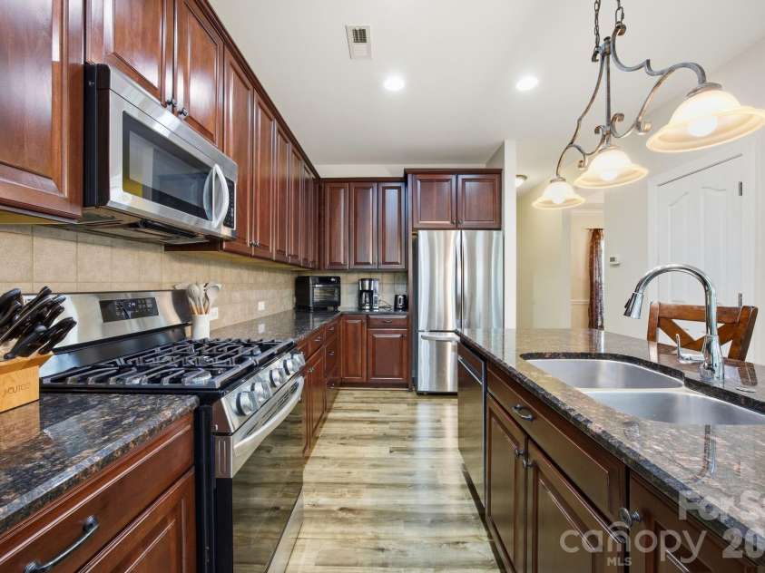 16106 Cloverleaf Court, Charlotte, NC 28277.  MLS# CAR4390415, YatesRealty ID 33293. 