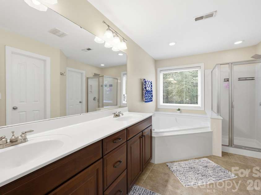 16106 Cloverleaf Court, Charlotte, NC 28277.  MLS# CAR4390415, YatesRealty ID 33293. 