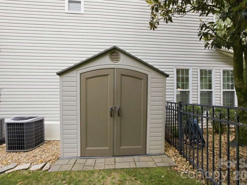 16106 Cloverleaf Court, Charlotte, NC 28277.  MLS# CAR4390415, YatesRealty ID 33293. 