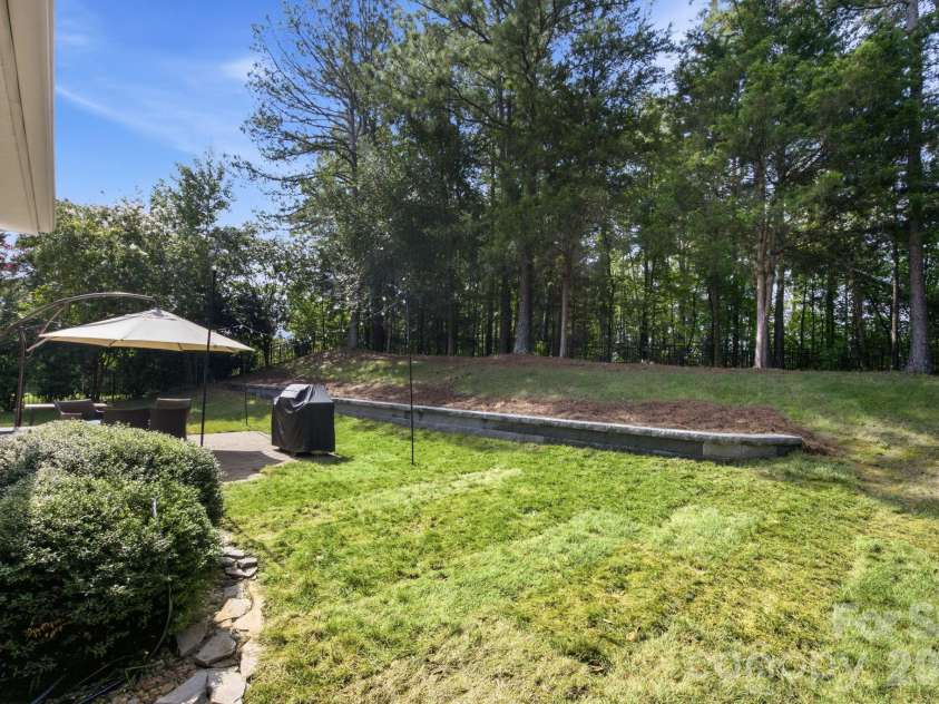 16106 Cloverleaf Court, Charlotte, NC 28277.  MLS# CAR4390415, YatesRealty ID 33293. 