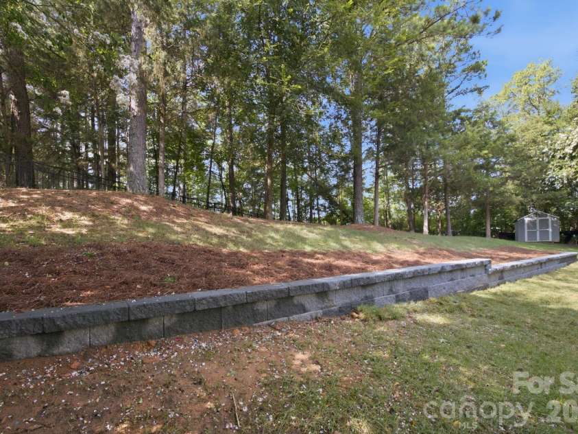 16106 Cloverleaf Court, Charlotte, NC 28277.  MLS# CAR4390415, YatesRealty ID 33293. 