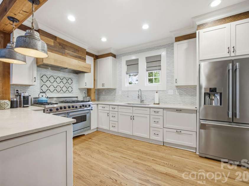 1726 Mint Street, Charlotte, NC 28203.  MLS# CAR4391735, YatesRealty ID 33294. 