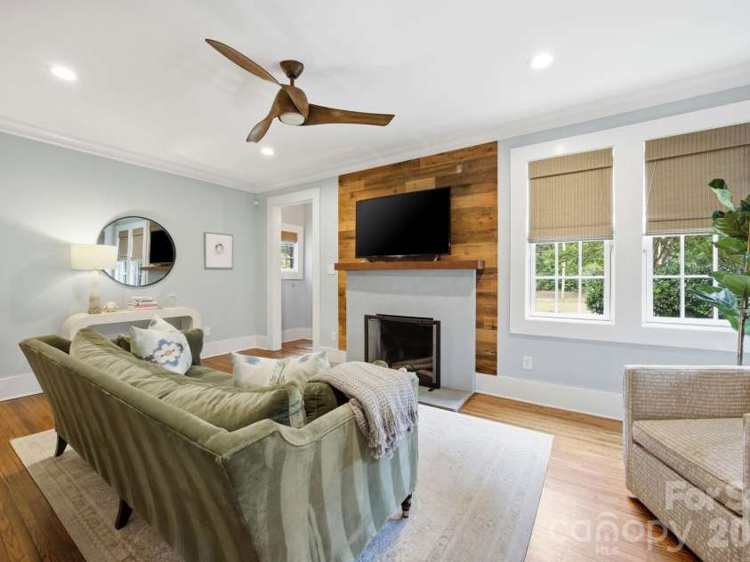 1726 Mint Street, Charlotte, NC 28203.  MLS# CAR4391735, YatesRealty ID 33294. 