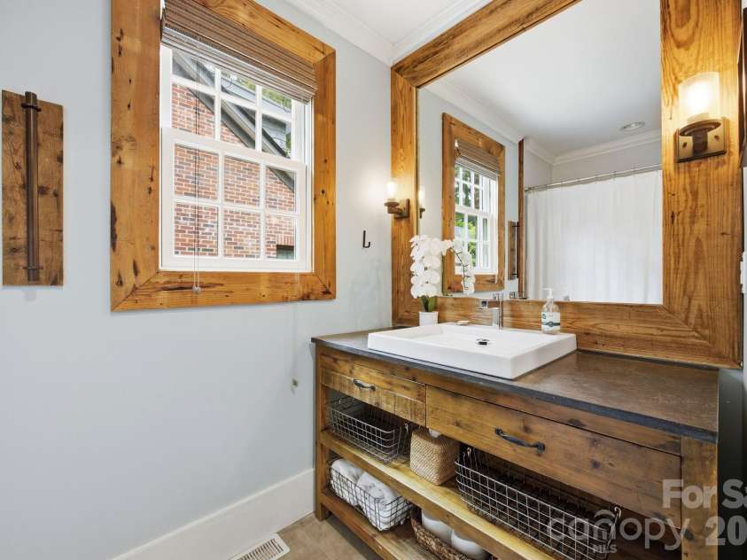 1726 Mint Street, Charlotte, NC 28203.  MLS# CAR4391735, YatesRealty ID 33294. 