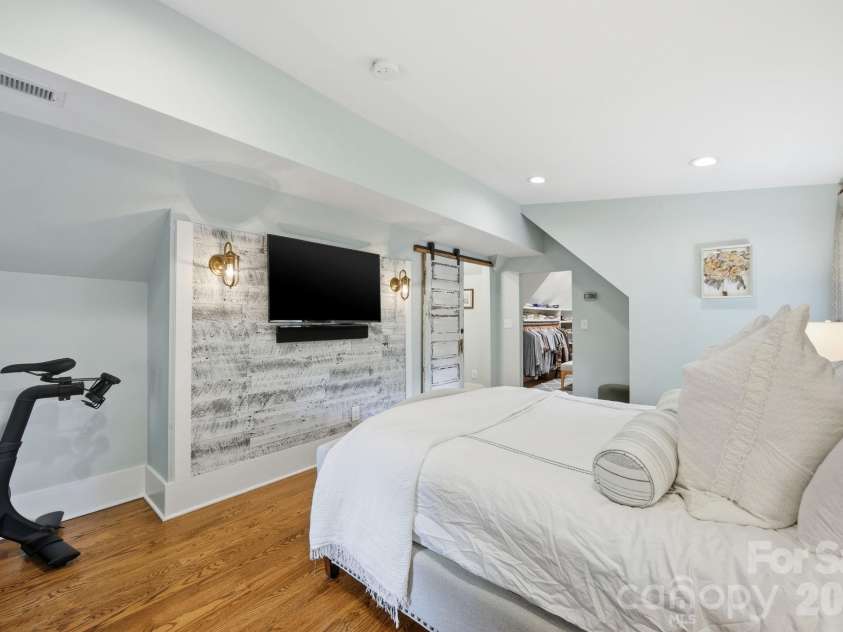 1726 Mint Street, Charlotte, NC 28203.  MLS# CAR4391735, YatesRealty ID 33294. 