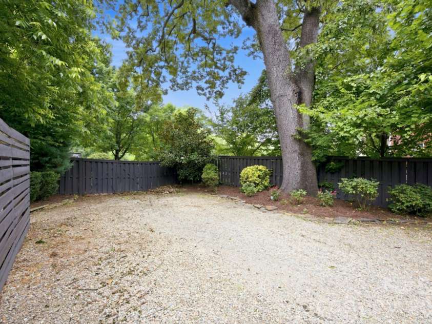 1726 Mint Street, Charlotte, NC 28203.  MLS# CAR4391735, YatesRealty ID 33294. 