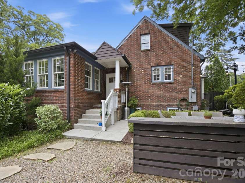 1726 Mint Street, Charlotte, NC 28203.  MLS# CAR4391735, YatesRealty ID 33294. 