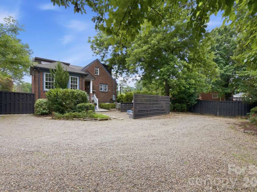 1726 Mint Street, Charlotte, NC 28203.  MLS# CAR4391735, YatesRealty ID 33294. 