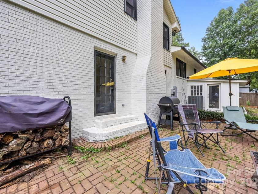 525 Kelford Lane, Charlotte, NC 28270.  MLS# CAR4290518, YatesRealty ID 33294. 