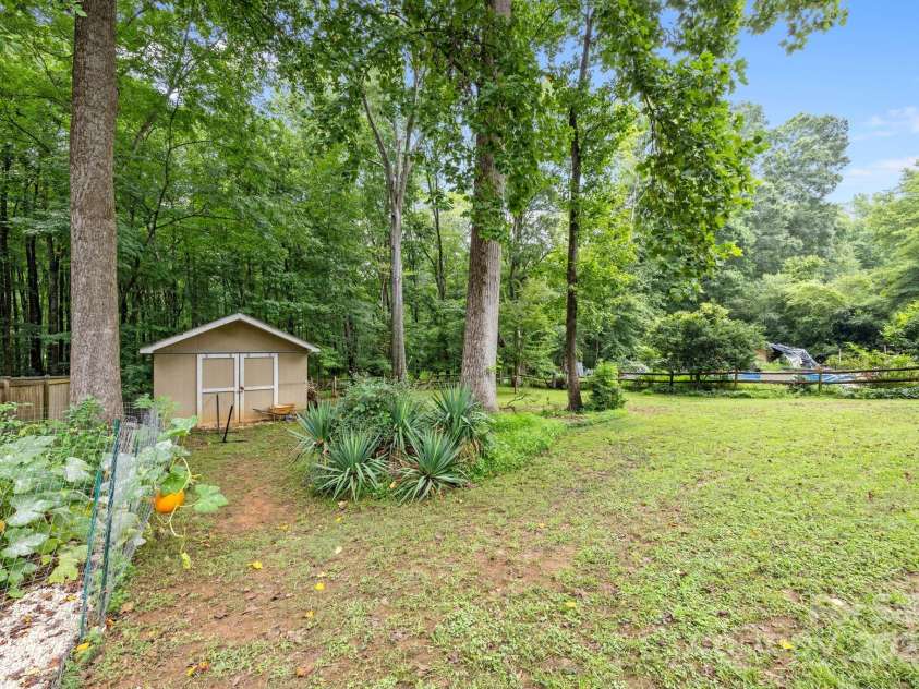 525 Kelford Lane, Charlotte, NC 28270.  MLS# CAR4290518, YatesRealty ID 33294. 