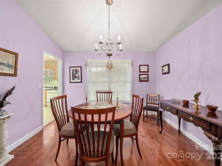 32 Stone House Road, Hendersonville, NC 28739.  MLS# CAR4284272, YatesRealty ID 33295. 