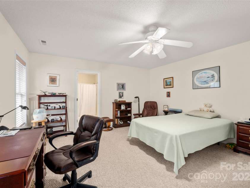 32 Stone House Road, Hendersonville, NC 28739.  MLS# CAR4284272, YatesRealty ID 33295. 
