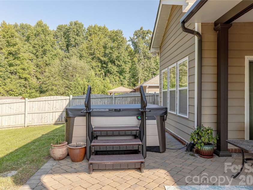 8115 Goodall Court, Charlotte, NC 28227.  MLS# CAR4391026, YatesRealty ID 33295. 