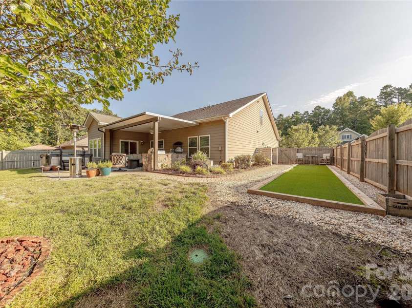 8115 Goodall Court, Charlotte, NC 28227.  MLS# CAR4391026, YatesRealty ID 33295. 