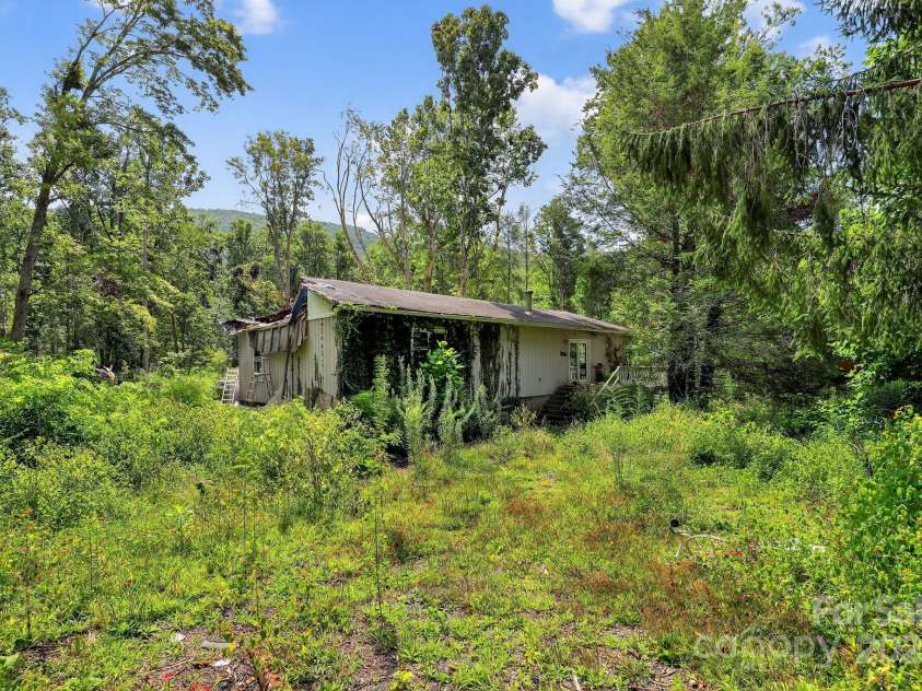 1339 Bee Tree Road, Swannanoa, NC 28778.  MLS# CAR4293292, YatesRealty ID 33296. 