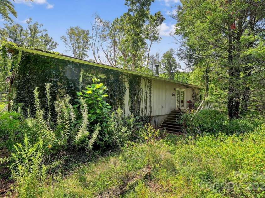1339 Bee Tree Road, Swannanoa, NC 28778.  MLS# CAR4293292, YatesRealty ID 33296. 