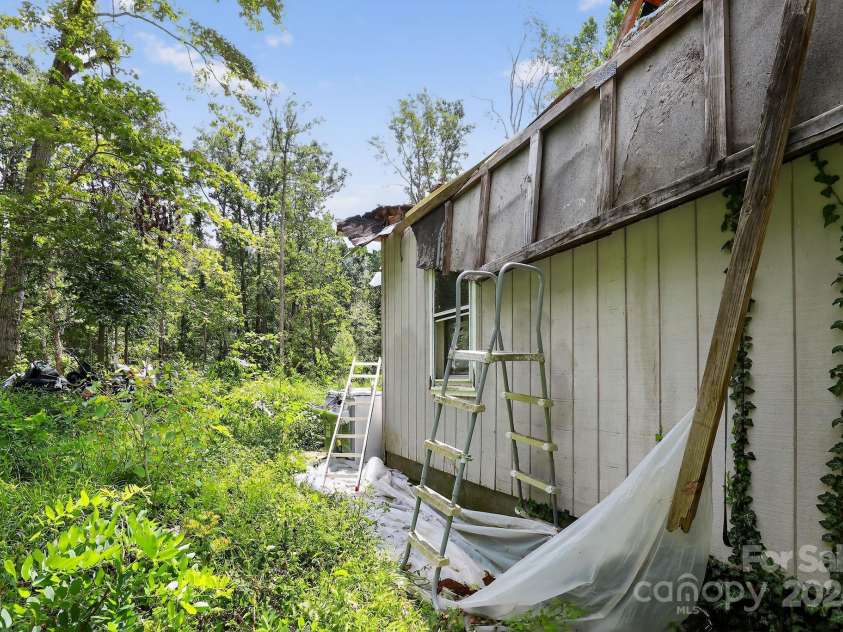 1339 Bee Tree Road, Swannanoa, NC 28778.  MLS# CAR4293292, YatesRealty ID 33296. 