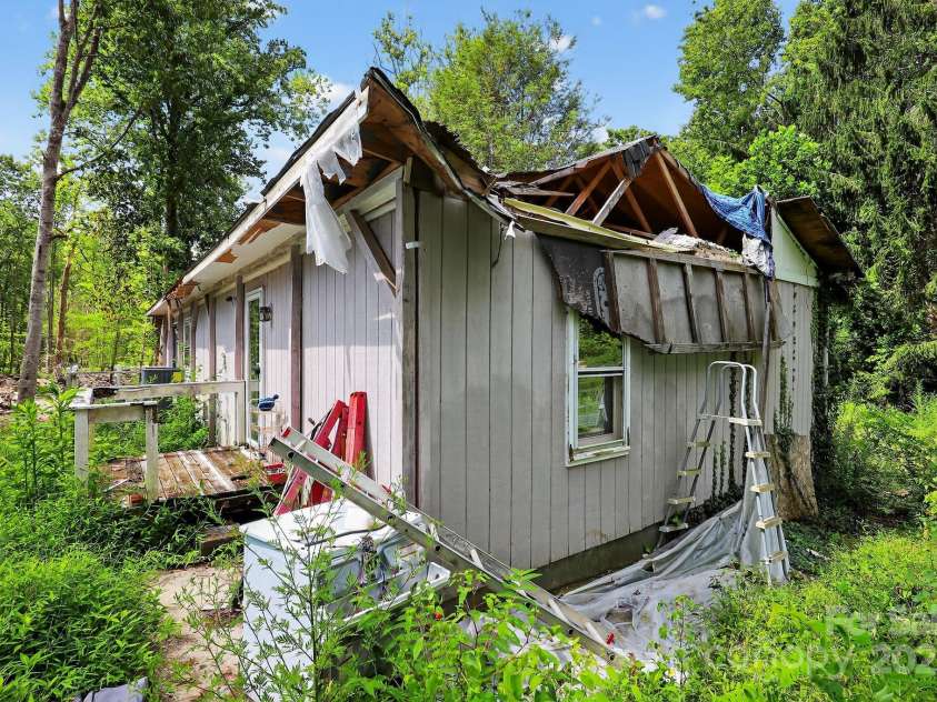 1339 Bee Tree Road, Swannanoa, NC 28778.  MLS# CAR4293292, YatesRealty ID 33296. 