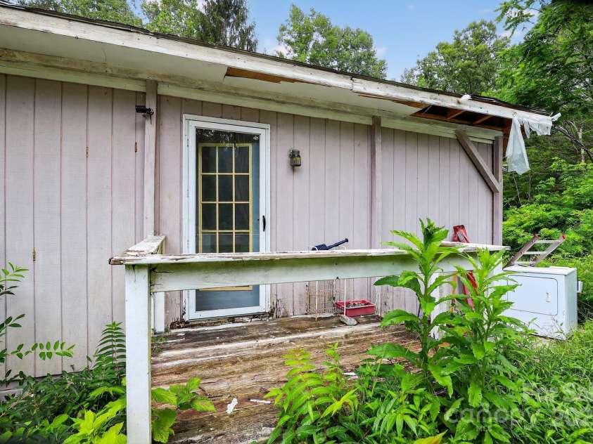 1339 Bee Tree Road, Swannanoa, NC 28778.  MLS# CAR4293292, YatesRealty ID 33296. 