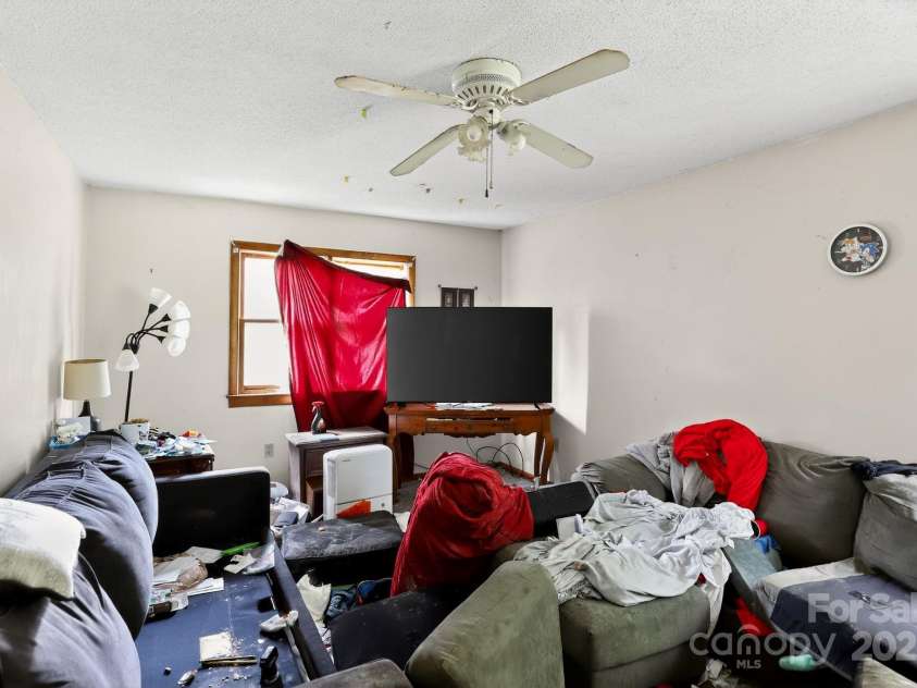 1339 Bee Tree Road, Swannanoa, NC 28778.  MLS# CAR4293292, YatesRealty ID 33296. 