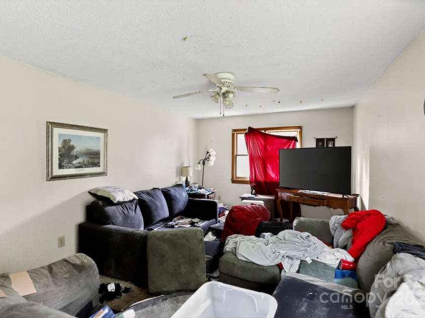 1339 Bee Tree Road, Swannanoa, NC 28778.  MLS# CAR4293292, YatesRealty ID 33296. 