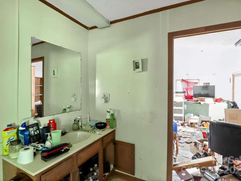 1339 Bee Tree Road, Swannanoa, NC 28778.  MLS# CAR4293292, YatesRealty ID 33296. 