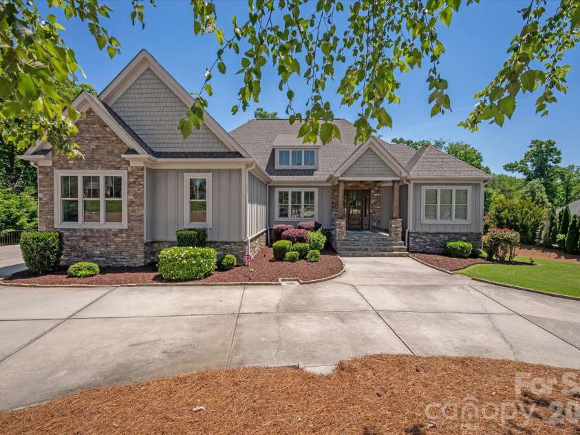 827 Misty Arbor Ford, Clover, SC 29710.  MLS# CAR4391650, YatesRealty ID 33297. 