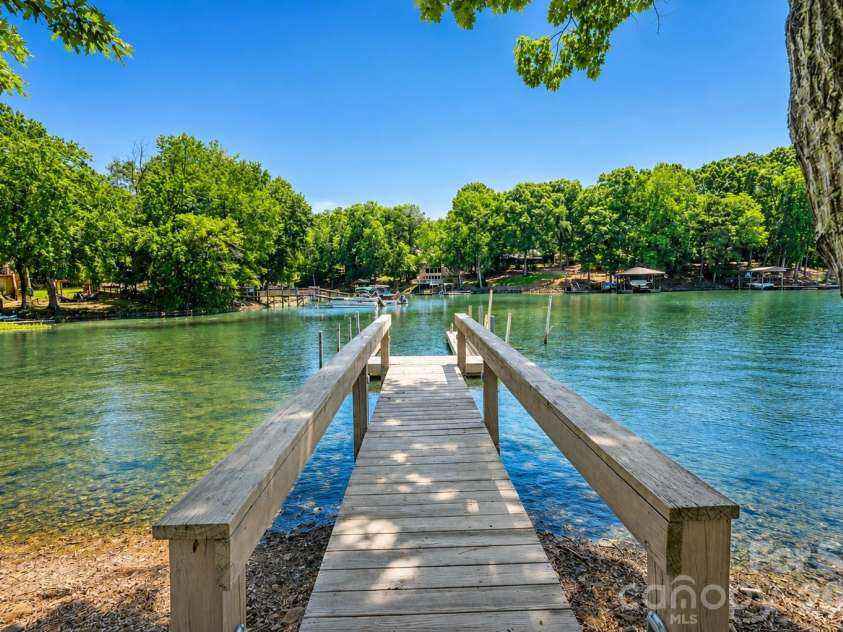 827 Misty Arbor Ford, Clover, SC 29710.  MLS# CAR4391650, YatesRealty ID 33297. Dock access walkway