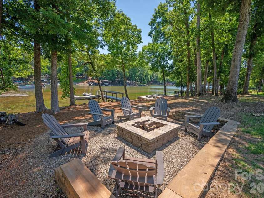 827 Misty Arbor Ford, Clover, SC 29710.  MLS# CAR4391650, YatesRealty ID 33297. Fire Pit