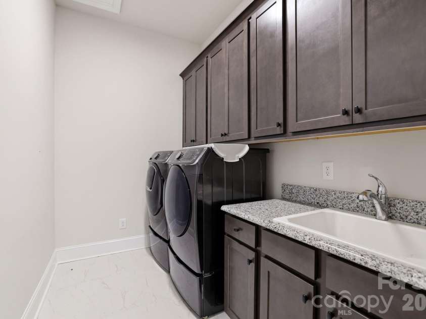 128 Ellison Way, Marvin, NC 28173.  MLS# CAR4394584, YatesRealty ID 33299. Main Level Utility has entry to Primary Bath
