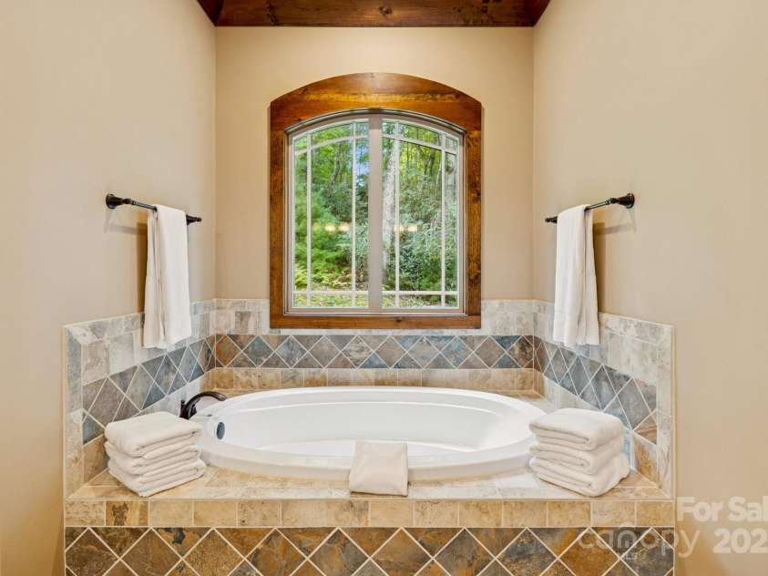 23 Dividing Ridge Trail, Arden, NC 28704.  MLS# CAR4307100, YatesRealty ID 333. 