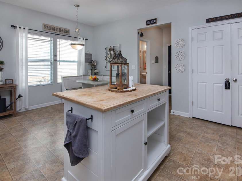 12848 Clydesdale Drive, Midland, NC 28107.  MLS# CAR4340099, YatesRealty ID 3330. Kitchen 