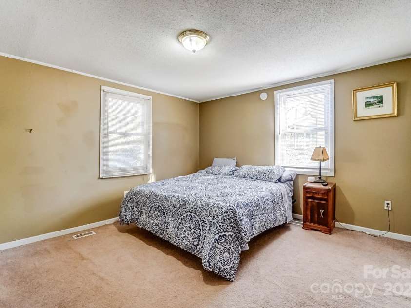 305 Clay Street, Gastonia, NC 28052.  MLS# CAR4223608, YatesRealty ID 3330. 