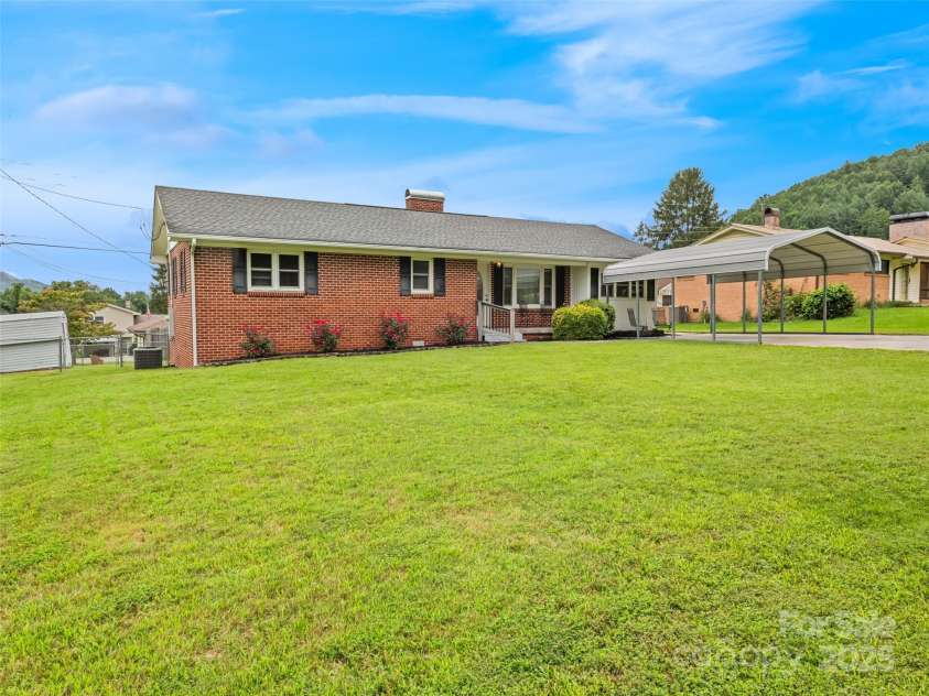 241 Grandview Circle, Waynesville, NC 28786.  MLS# CAR4291843, YatesRealty ID 33300. 