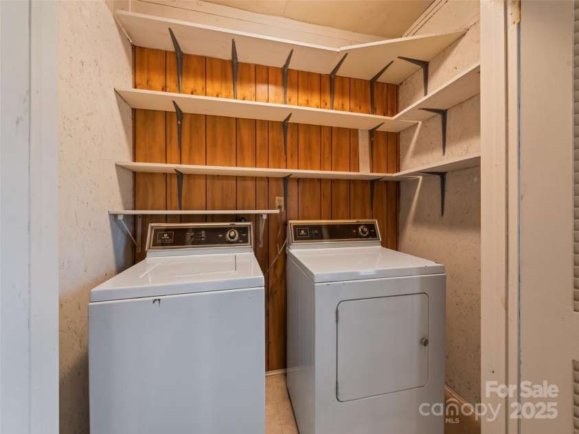 241 Grandview Circle, Waynesville, NC 28786.  MLS# CAR4291843, YatesRealty ID 33300. Laundry area