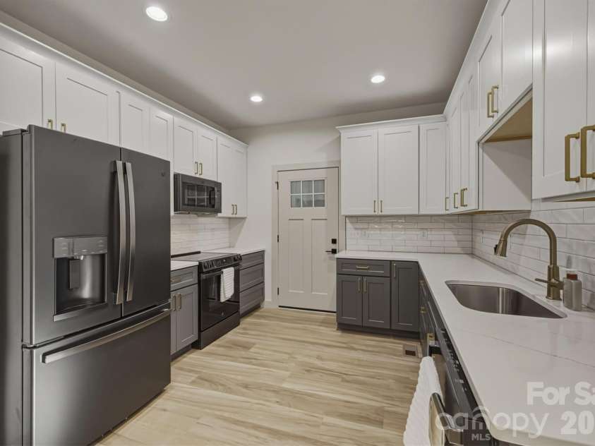 5676 MARBLESTONE Drive, Granite Falls, NC 28630.  MLS# CAR4394597, YatesRealty ID 33300. 
