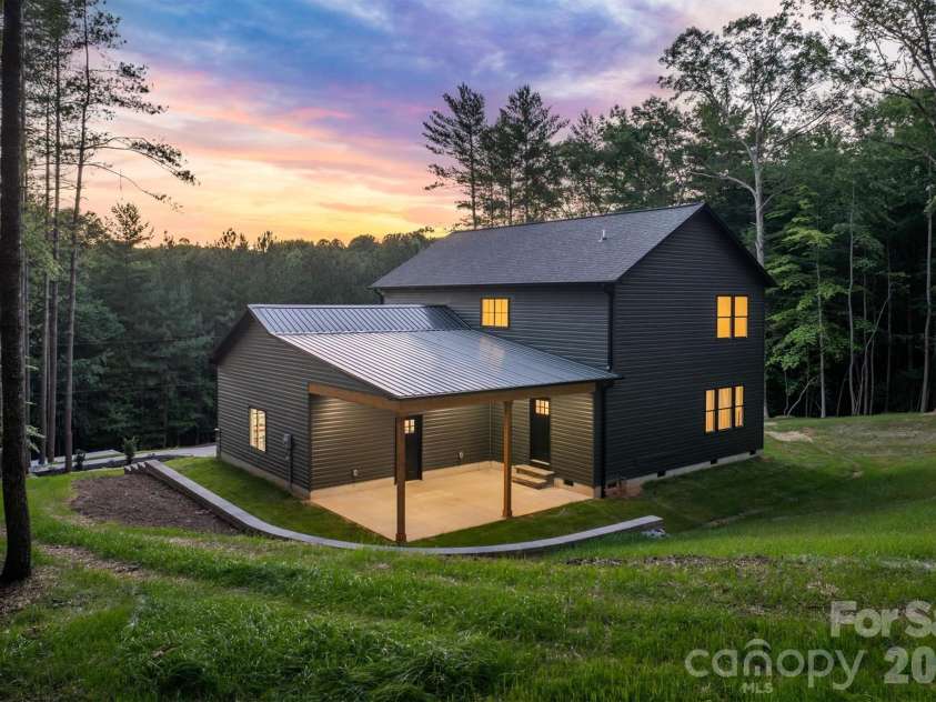 5676 MARBLESTONE Drive, Granite Falls, NC 28630.  MLS# CAR4394597, YatesRealty ID 33300. 
