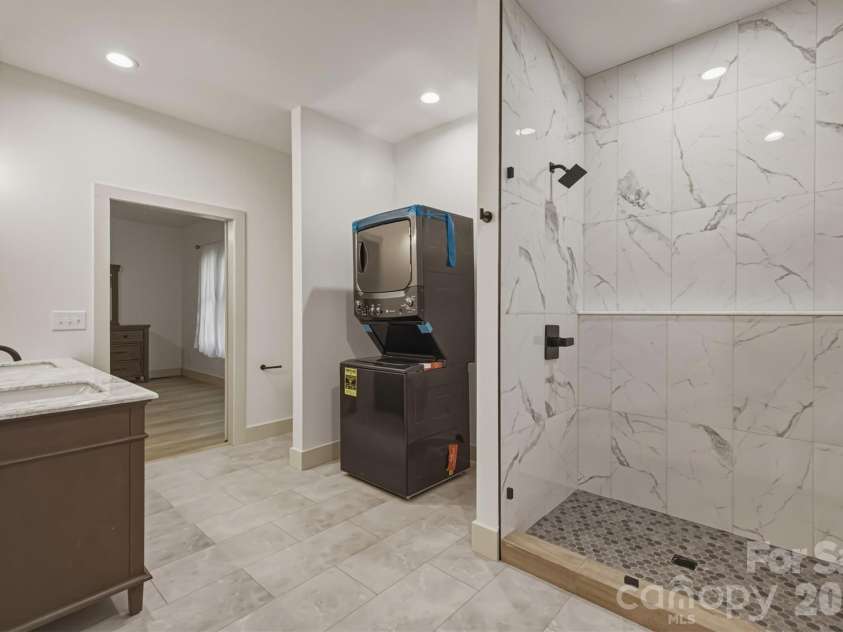 5676 MARBLESTONE Drive, Granite Falls, NC 28630.  MLS# CAR4394597, YatesRealty ID 33300. Primary Bathroom
