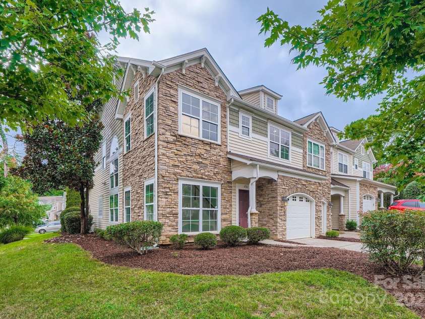 6316 Cory Bret Lane, Charlotte, NC 28278.  MLS# CAR4286668, YatesRealty ID 33301. 