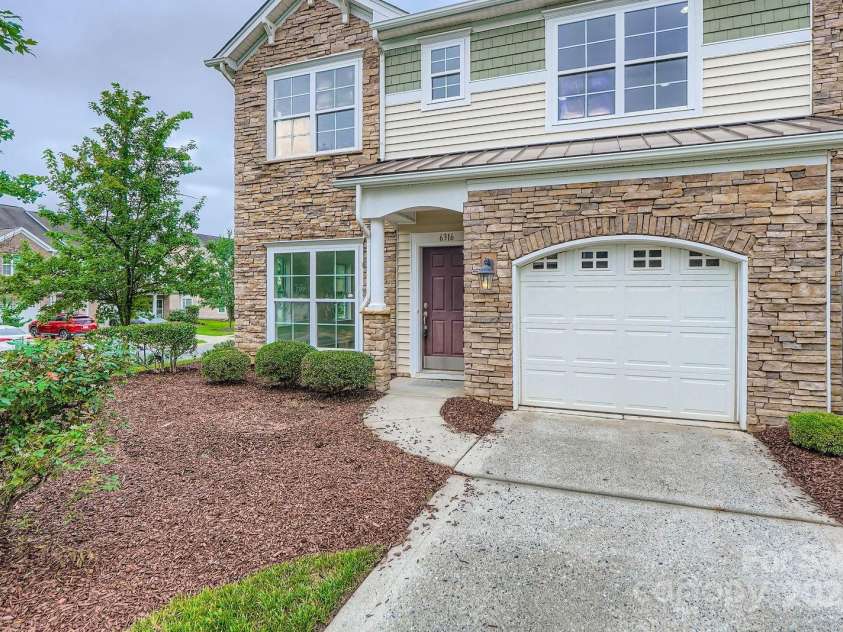 6316 Cory Bret Lane, Charlotte, NC 28278.  MLS# CAR4286668, YatesRealty ID 33301. 