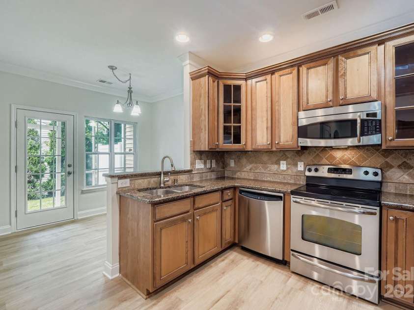 6316 Cory Bret Lane, Charlotte, NC 28278.  MLS# CAR4286668, YatesRealty ID 33301. 