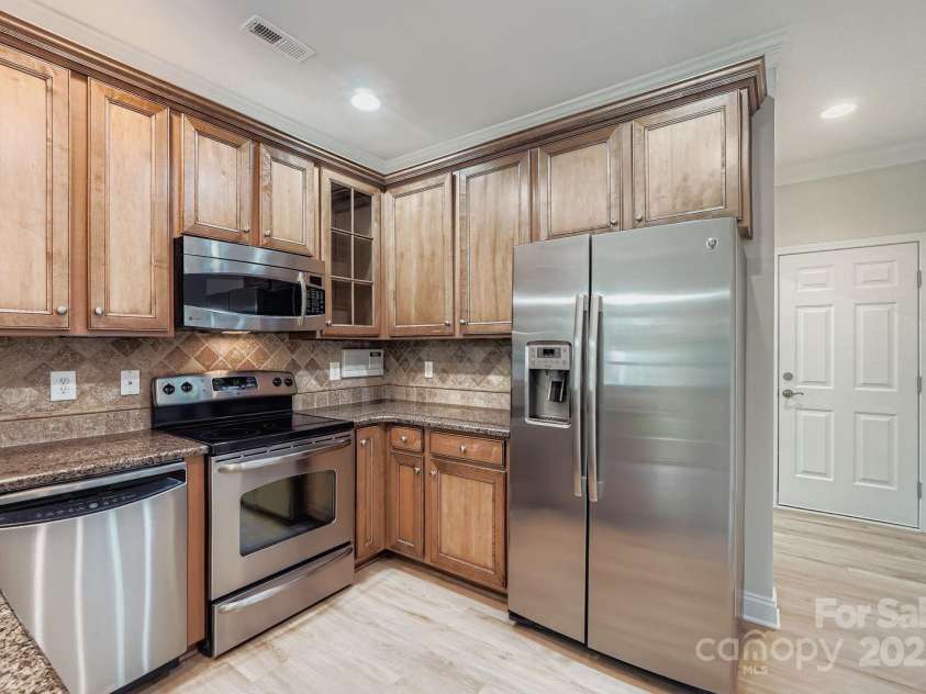 6316 Cory Bret Lane, Charlotte, NC 28278.  MLS# CAR4286668, YatesRealty ID 33301. 