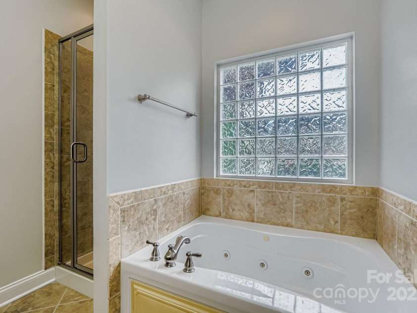 6316 Cory Bret Lane, Charlotte, NC 28278.  MLS# CAR4286668, YatesRealty ID 33301. 