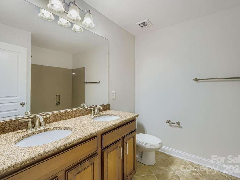 6316 Cory Bret Lane, Charlotte, NC 28278.  MLS# CAR4286668, YatesRealty ID 33301. 