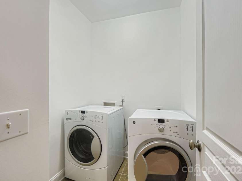 6316 Cory Bret Lane, Charlotte, NC 28278.  MLS# CAR4286668, YatesRealty ID 33301. 