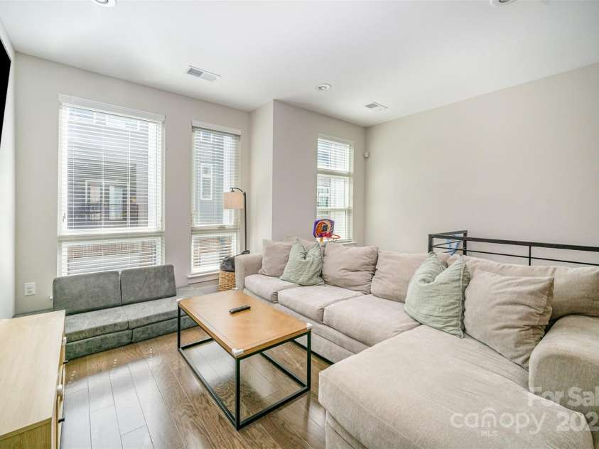 3621 Vallette Court, Charlotte, NC 28203.  MLS# CAR4291648, YatesRealty ID 33302. 