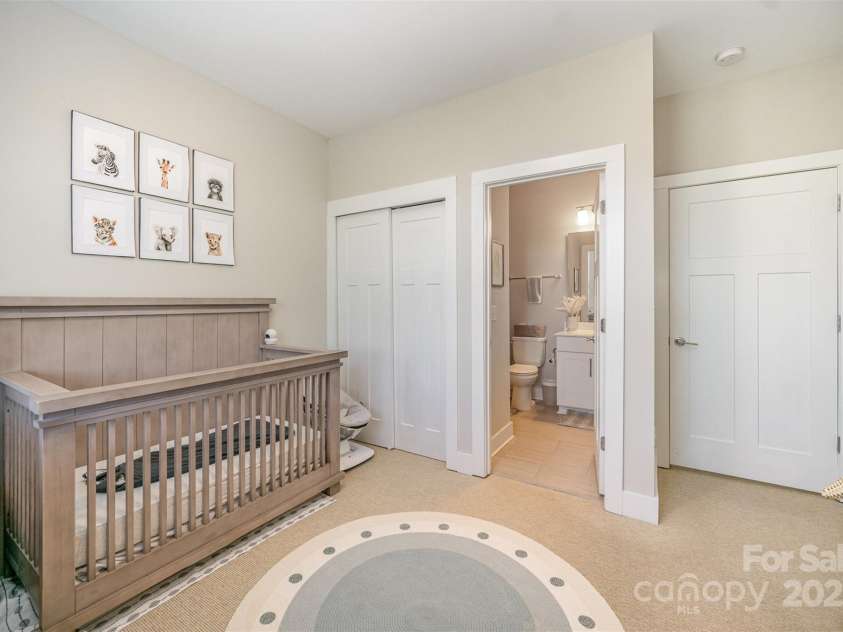 3621 Vallette Court, Charlotte, NC 28203.  MLS# CAR4291648, YatesRealty ID 33302. 